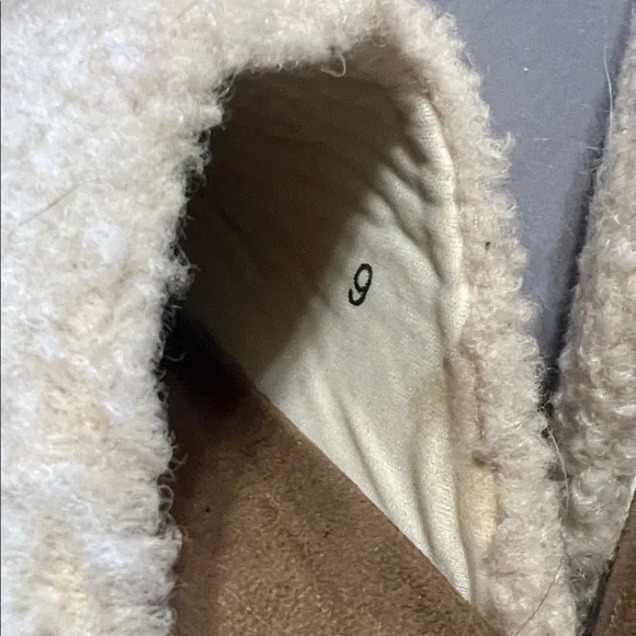 Sherpa Slippers - Picture 3 of 4